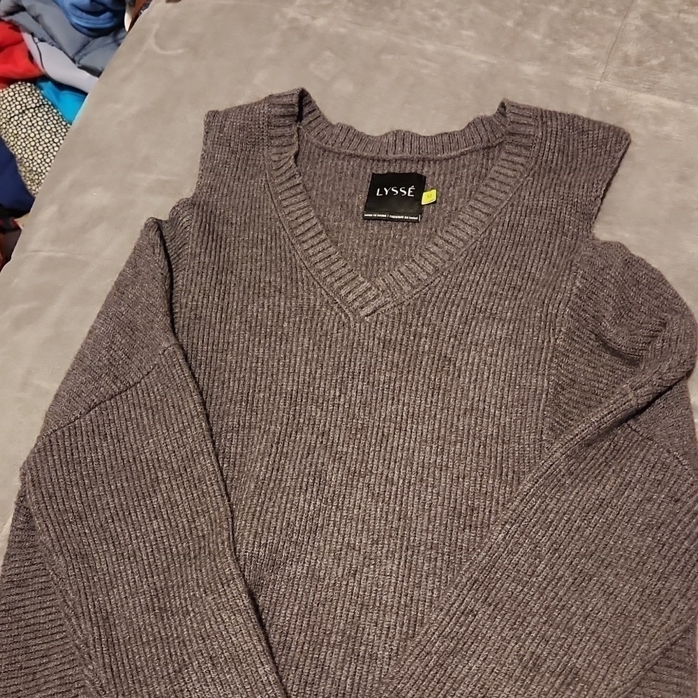 Lysse gray sweater V neck